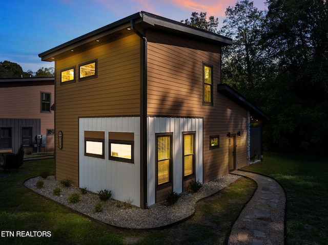 exterior space featuring a lawn