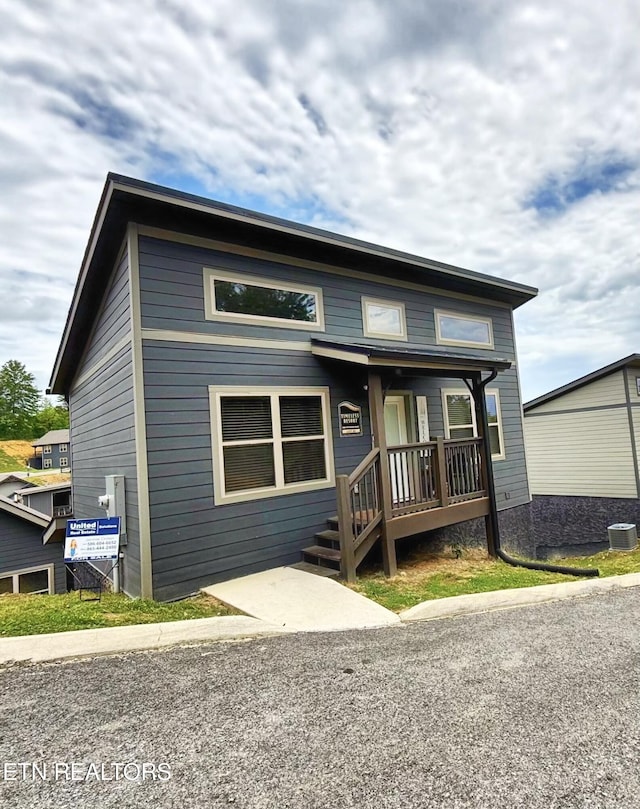 1654 Veterans Blvd Unit 33, Sevierville, TN 37862 - view of front of property featuring a porch and cooling unit