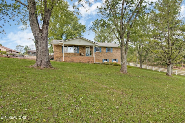 view of front of home featuring a front yard