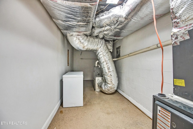 basement featuring washer / dryer