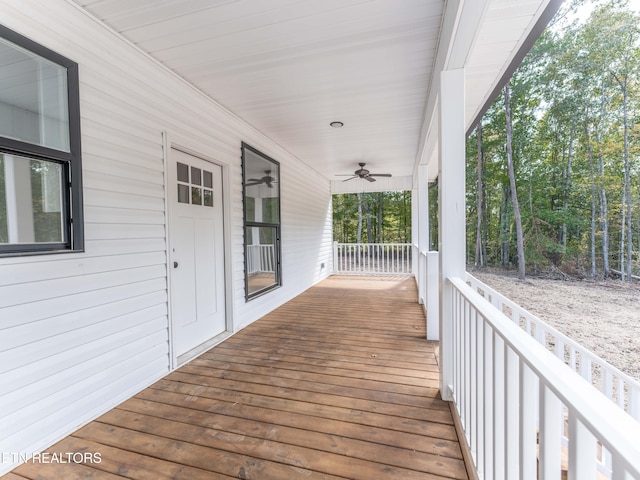 deck with ceiling fan