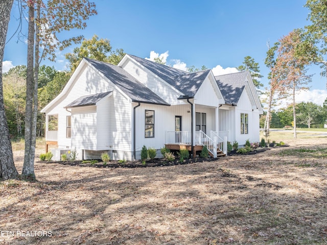 view of front facade featuring covered porch