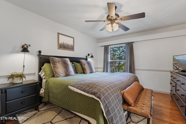 bedroom featuring a textured ceiling, hardwood / wood-style flooring, and ceiling fan