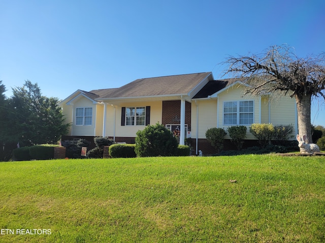 single story home featuring a front lawn