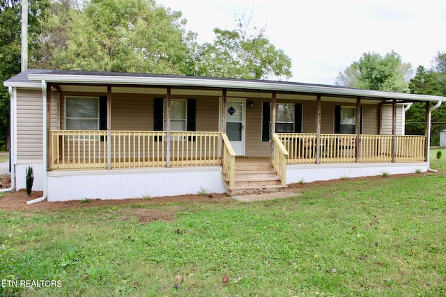 single story home featuring a porch and a front lawn