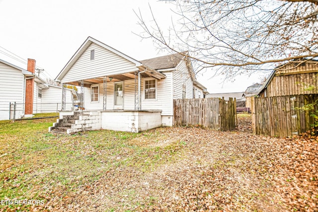 view of front of property featuring covered porch