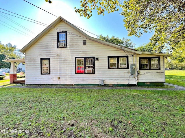 exterior space featuring a lawn