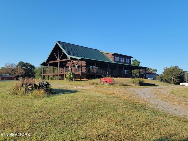 view of front of property with a front yard