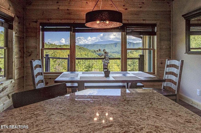 dining space featuring a mountain view