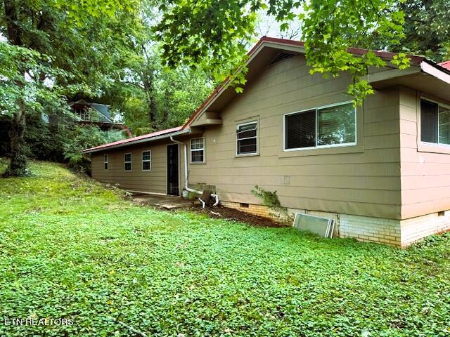 rear view of house featuring a yard