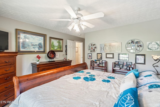 bedroom with a textured ceiling and ceiling fan