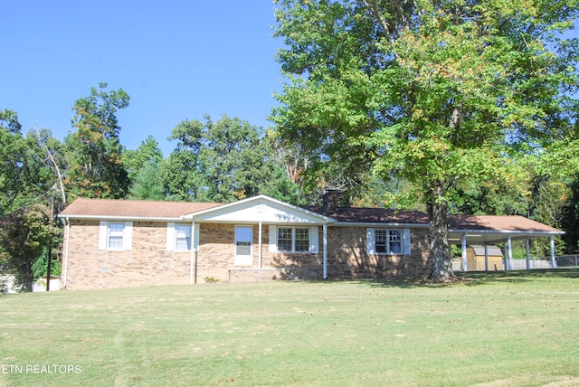 view of front of house featuring a carport and a front lawn