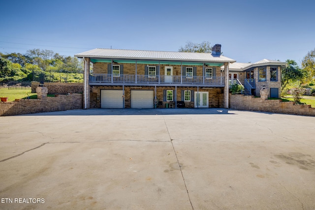 view of front of property featuring a garage