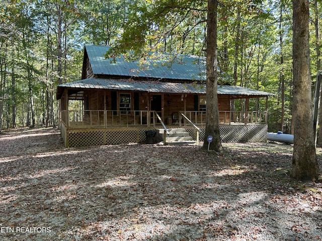 farmhouse-style home featuring covered porch