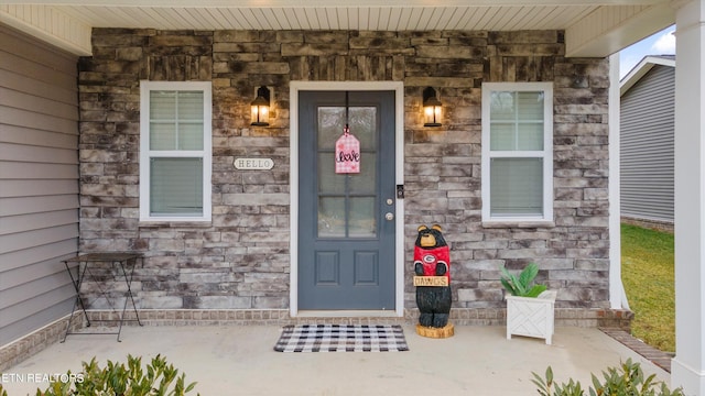 property entrance featuring a porch