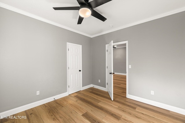 empty room with ceiling fan, ornamental molding, and light hardwood / wood-style floors