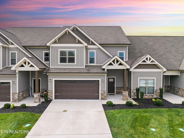 craftsman-style house featuring a lawn and a garage