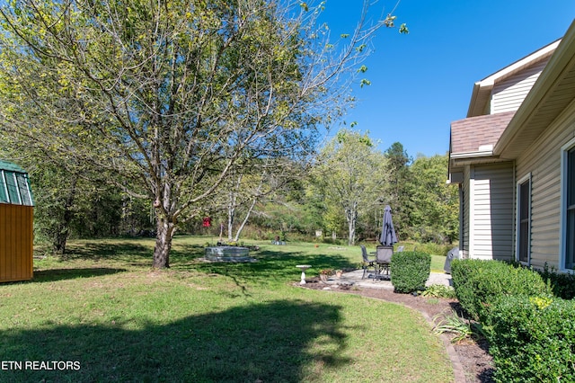 view of yard with a patio