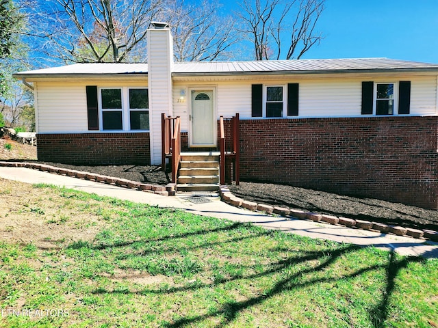 ranch-style home with a front lawn