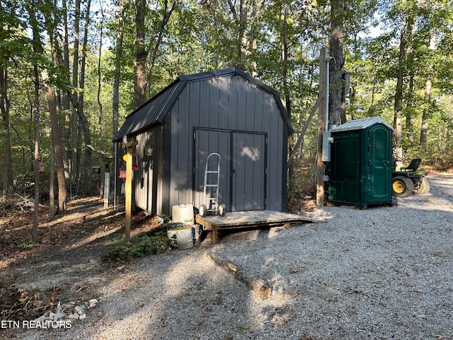 view of outdoor structure