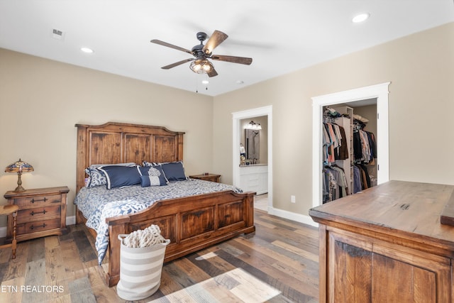 bedroom with ceiling fan, a closet, dark hardwood / wood-style floors, and ensuite bath