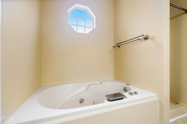 1432 Pheasants Glen Dr, Knoxville, TN 37923 - bathroom featuring a whirlpool tub