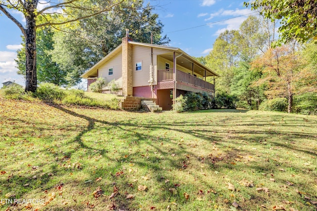 view of side of property featuring a yard