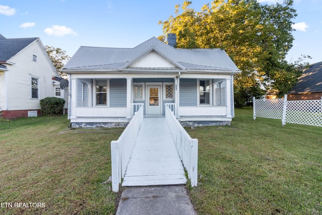 bungalow-style home featuring a front lawn and covered porch