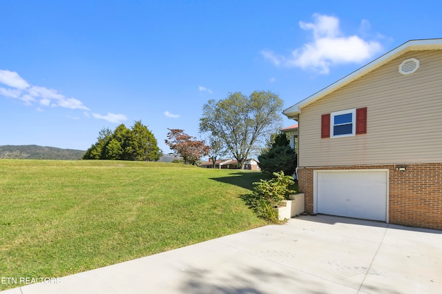 view of yard with a garage