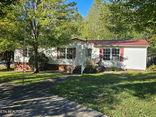 view of front of property with a front yard