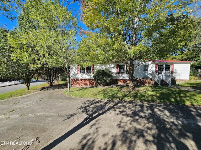 view of front of house with a front yard