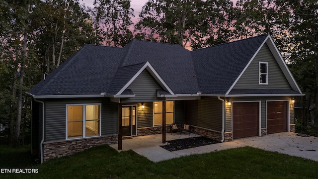 view of front facade featuring a lawn and a garage