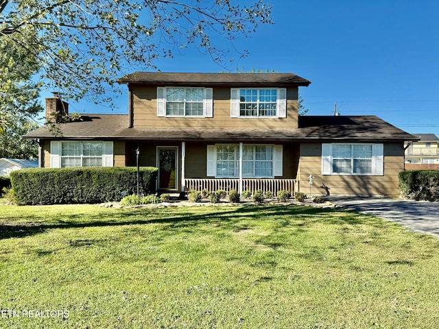 view of front of property with a front yard