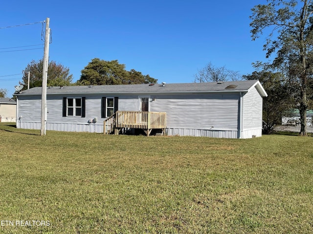 view of front of property featuring a wooden deck and a front lawn