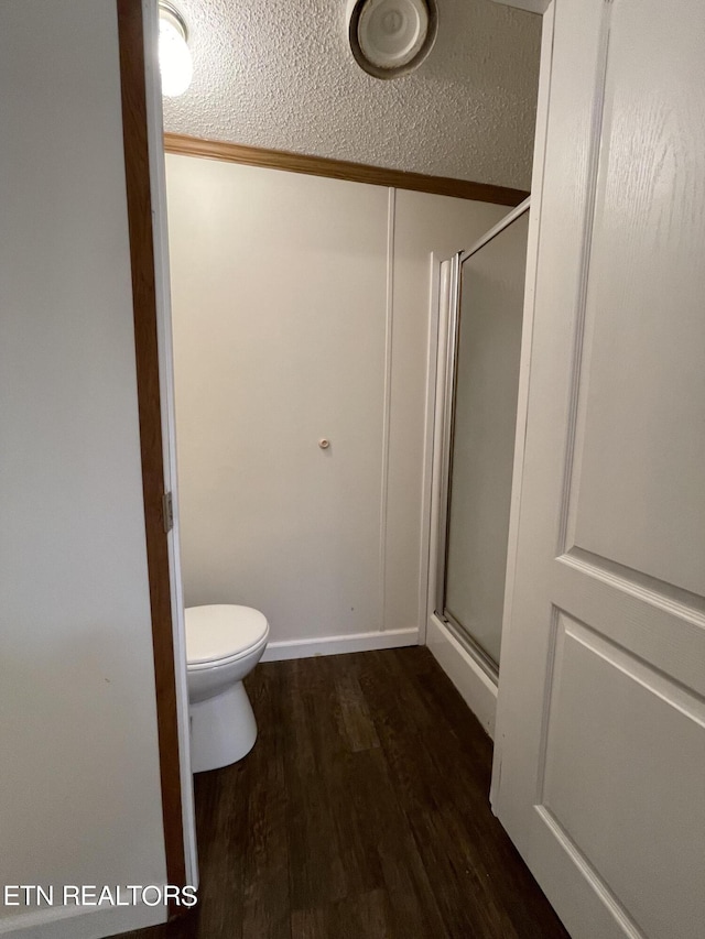 205 Magnolia Ln, Tazewell, TN 37879 - full bath featuring a stall shower, wood finished floors, toilet, and a textured ceiling