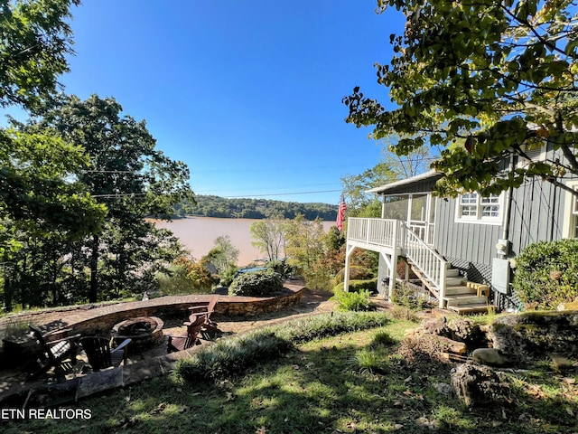 view of yard featuring an outdoor fire pit