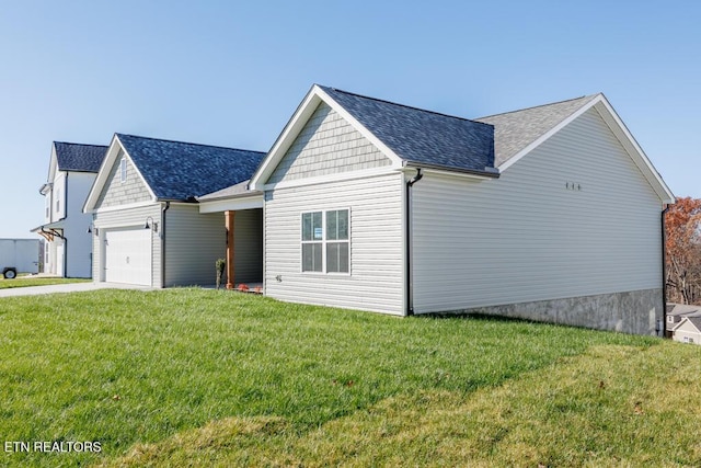 view of front of property featuring a garage and a front yard