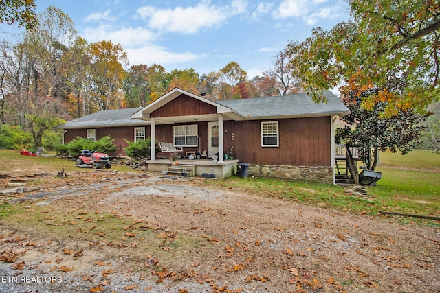 ranch-style home featuring a porch