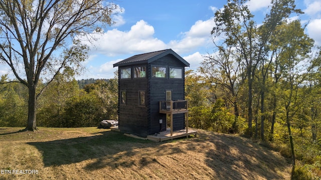 exterior space with a yard