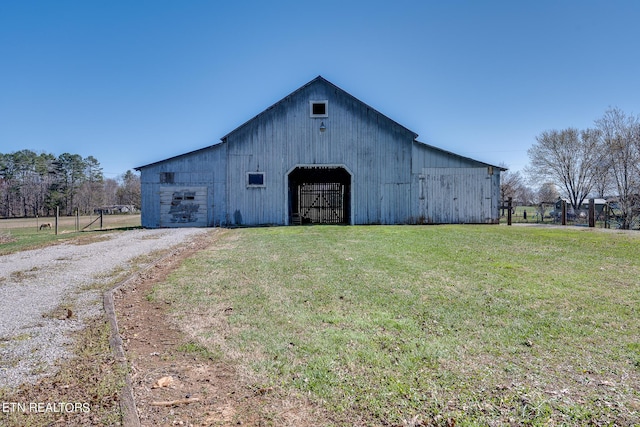 1506 W Cunningham Rd, Seymour, TN 37865 - view of barn with a lawn and driveway