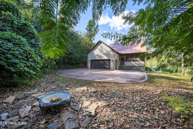 view of yard featuring a garage