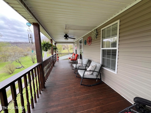 deck with ceiling fan