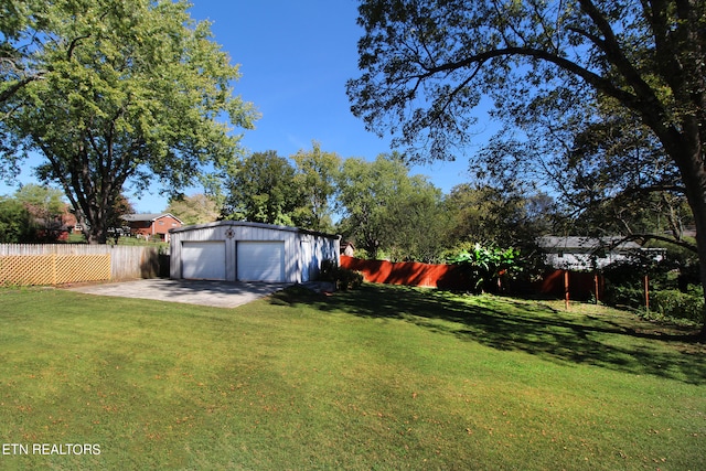 view of yard featuring a garage