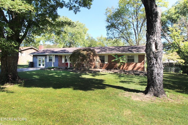 ranch-style house with a front yard