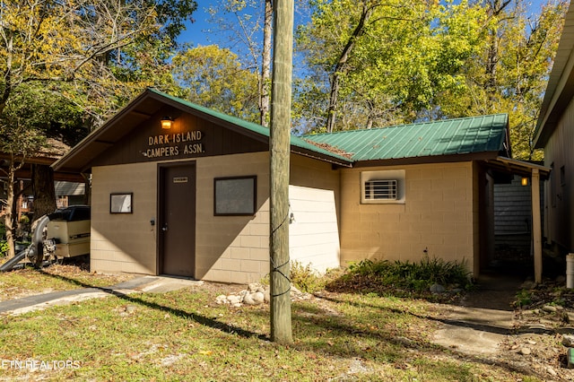 view of outdoor structure