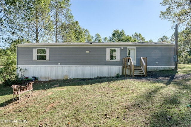 view of front facade with a front yard