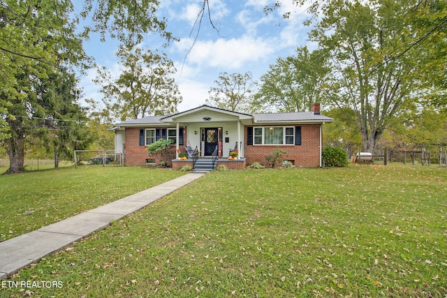 view of front of property featuring a front yard and a porch