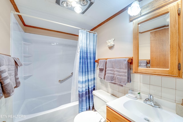 full bathroom featuring shower / bathtub combination with curtain, toilet, crown molding, vanity, and tasteful backsplash