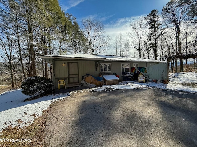 view of front of property