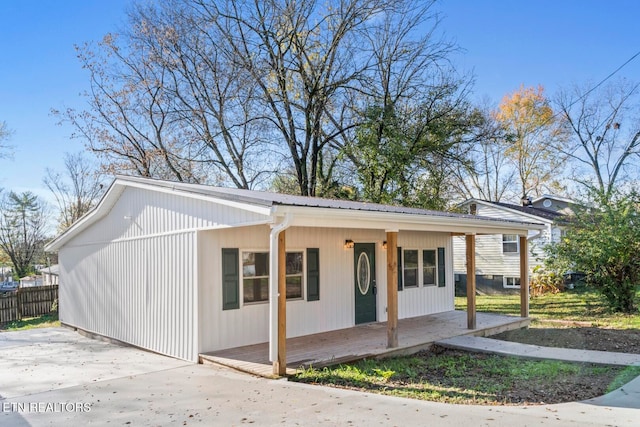 view of front of property featuring a porch